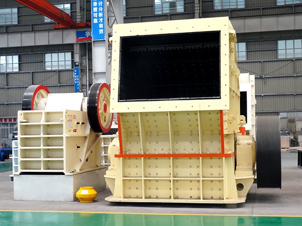每小時100噸移動反擊破_碎石機為治理建筑垃圾而生LYT70