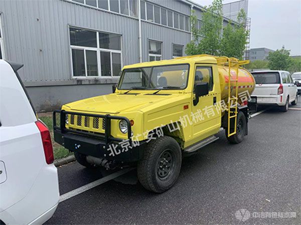 礦用油料運輸車