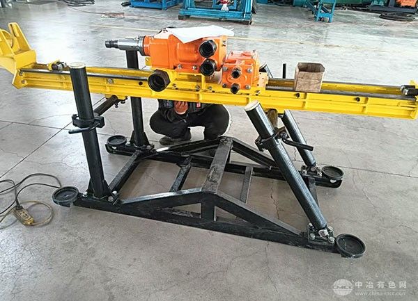 架柱式鉆機