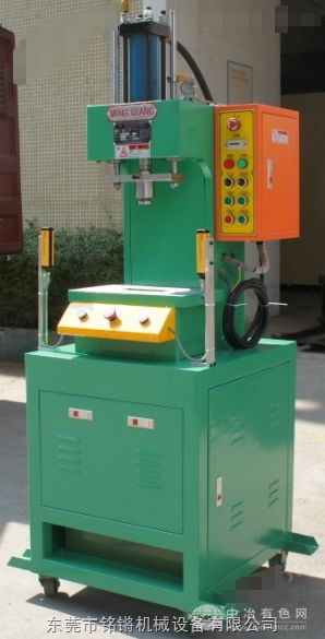 弓型油壓機