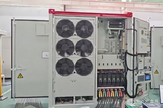 易事特1500V交直流一體機隆重下線，儲能出海征程再獲有力支撐