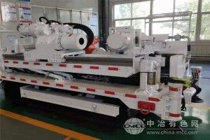6000轉矩煤礦用履帶式全液壓鉆機